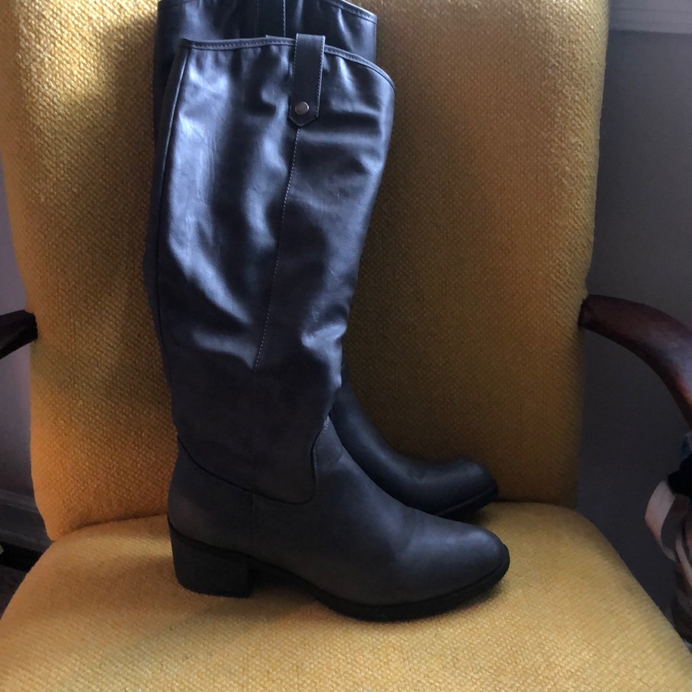 Grey boots - side zipper